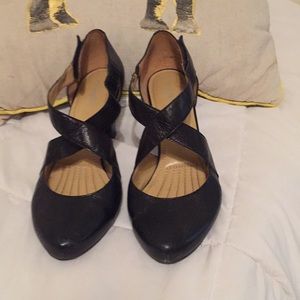 Super comfy black vintage- like heels